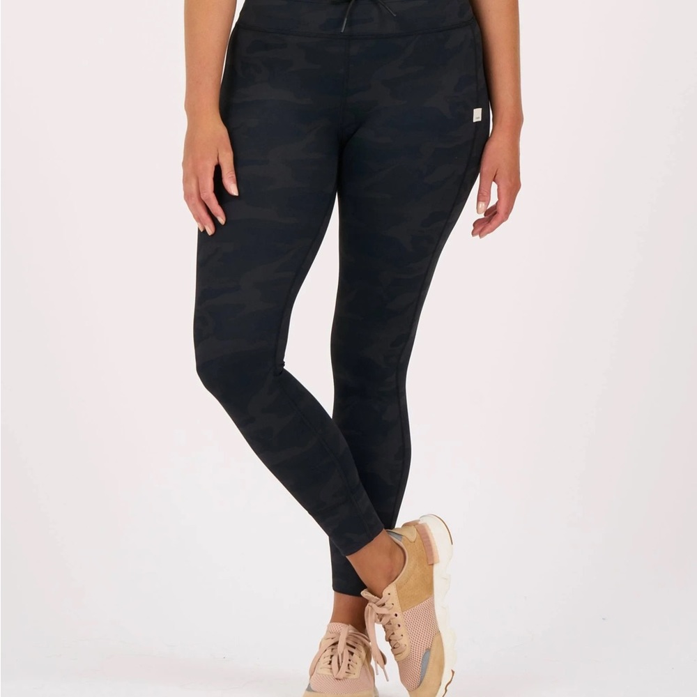 Vuori Everyday Legging -Black Camo -Sz Large